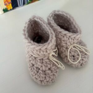Cozy HandKnit Baby Booties - Gray 0-6 months
